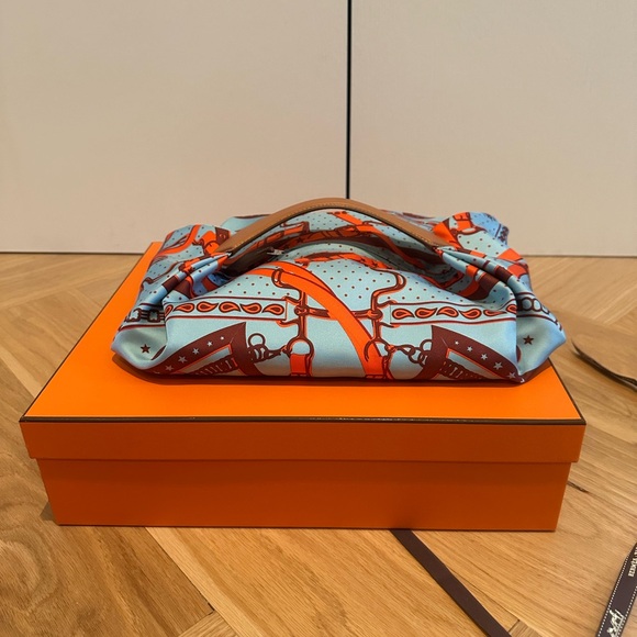 Hermes silk bag - Picture 2 of 6